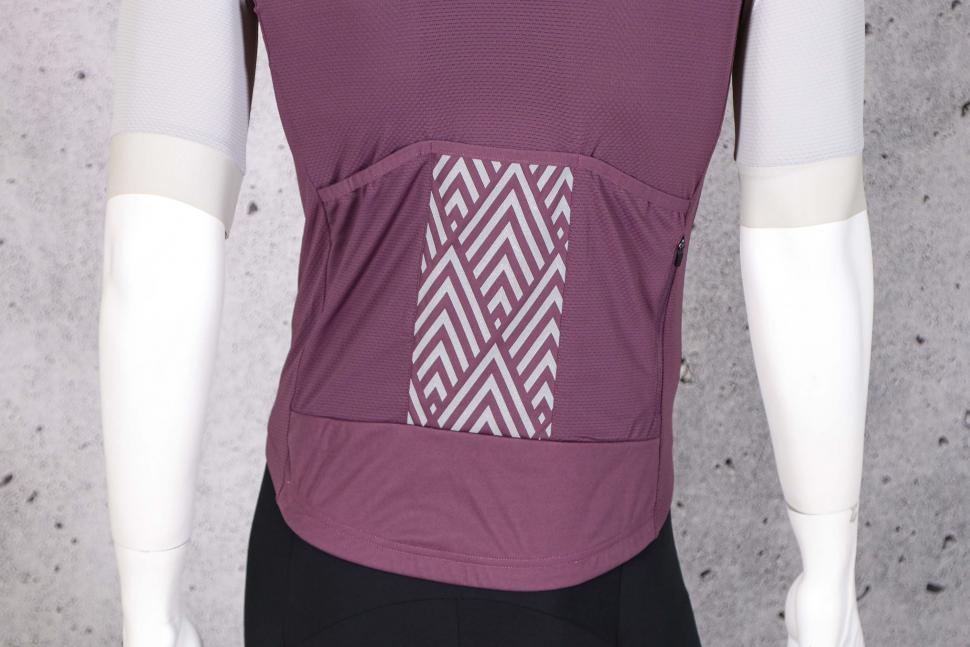 2022 Galibier Bordeaux Wind Jersey - pockets.jpg