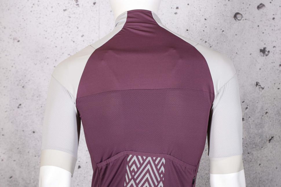 2022 Galibier Bordeaux Wind Jersey - shoulders.jpg