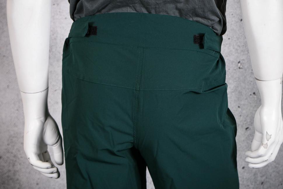 2022 Galibier Liberté gravel shorts - rear detail.jpg