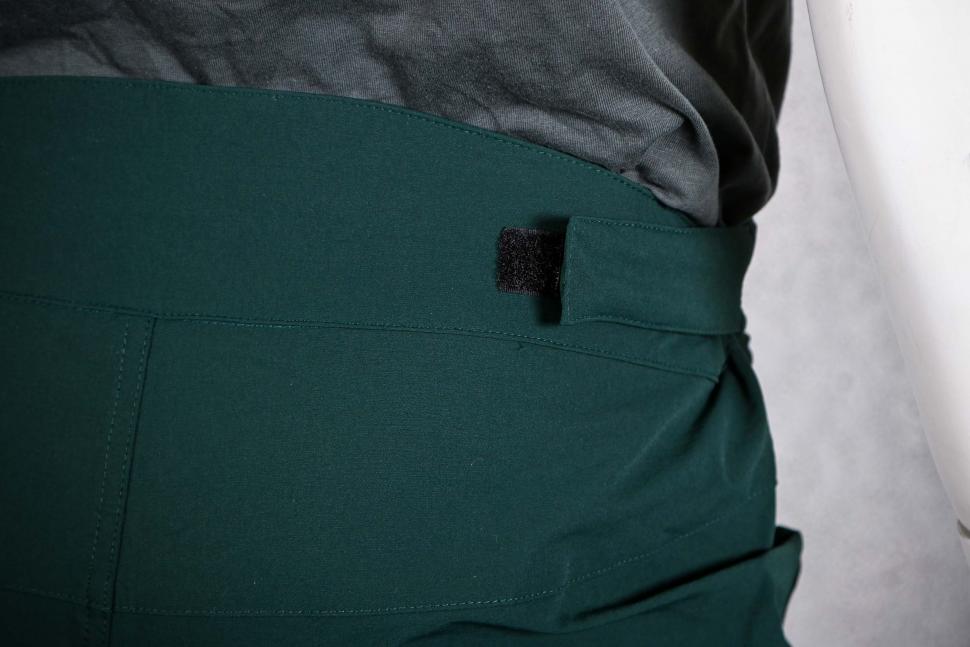 2022 Galibier Liberté gravel shorts - velcro strap.jpg