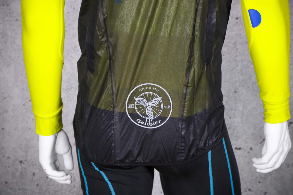 2022 Galibier Vent Air gilet - back hem and logo.jpg