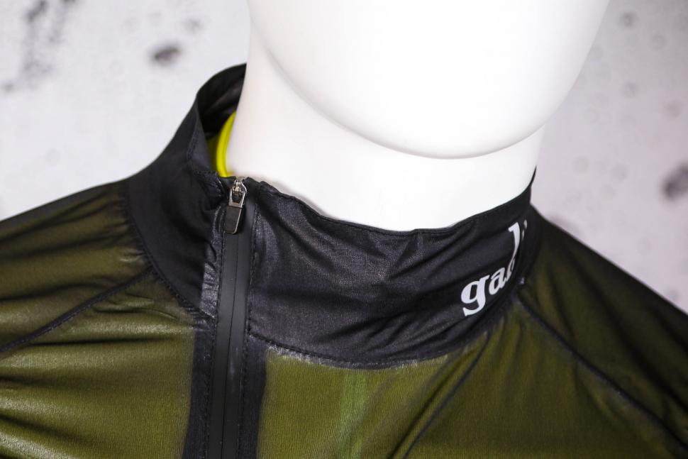 2022 Galibier Vent Air gilet - collar 1.jpg