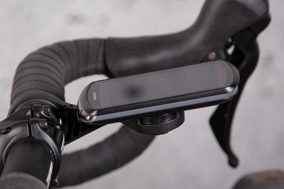 2022 Garmin Edge 1040 Solar - side.jpg