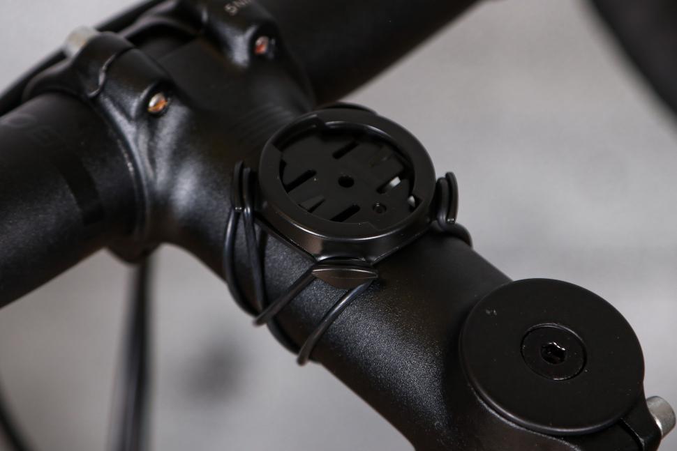 2022 Garmin Edge Explore - stem mount.jpg