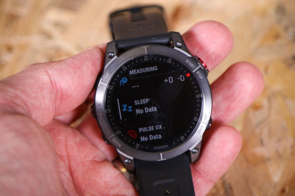 2022 Garmin epix Premium Active Smartwatch - screen details 2.jpg