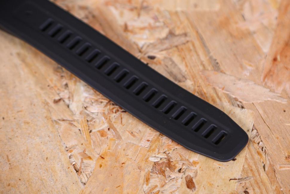 2022 Garmin epix Premium Active Smartwatch - strap 2.jpg