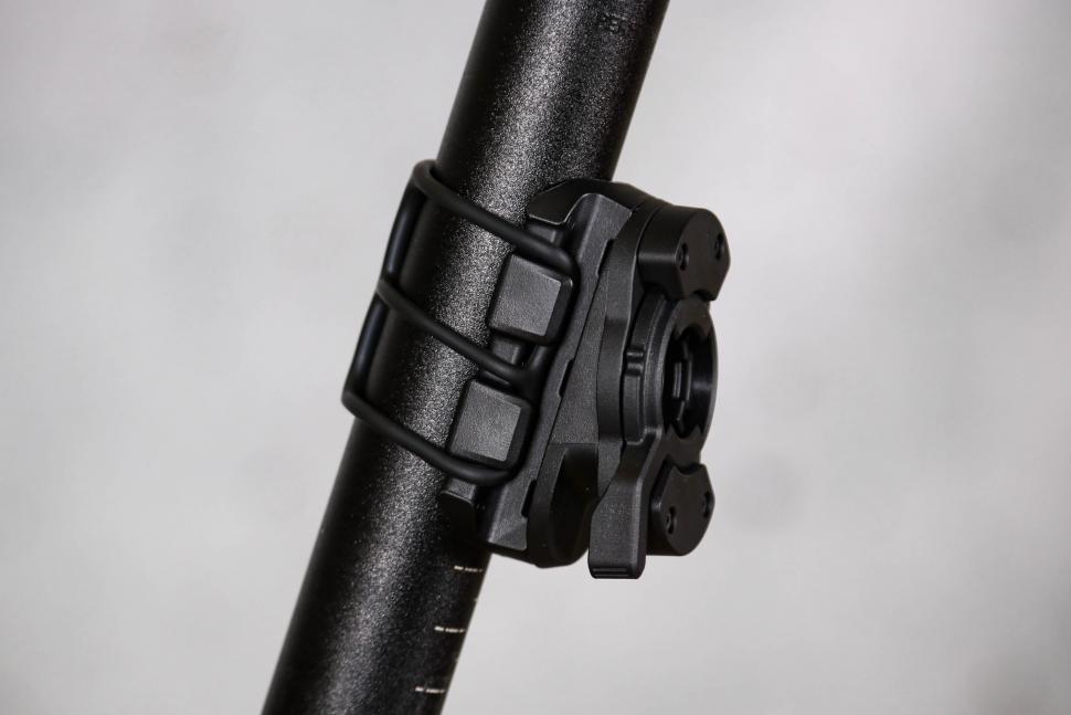 2022 Garmin Varia RCT715 - bracket 1.jpg