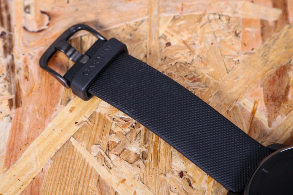 2022 Garmin Venu 2 Plus - strap.jpg