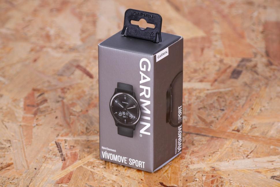 2022 Garmin vivomove Sport - box.jpg