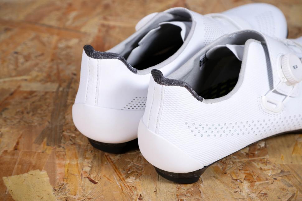 2022 Giant Surge Pro shoes - heels 2.jpg