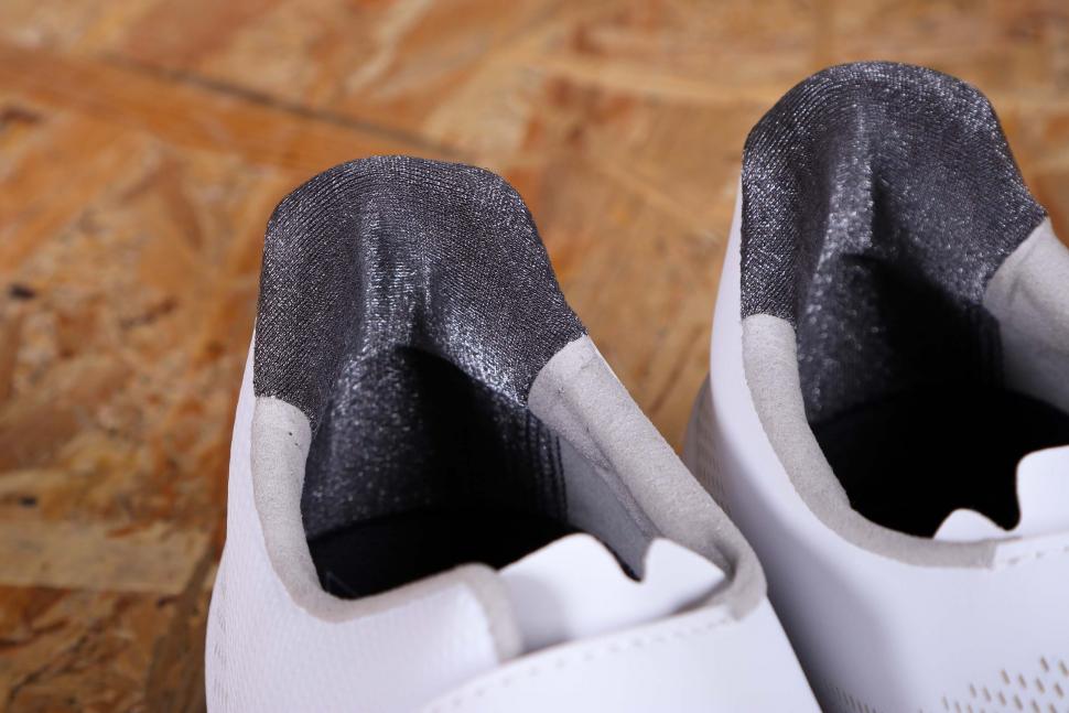 2022 Giant Surge Pro shoes - heels.jpg