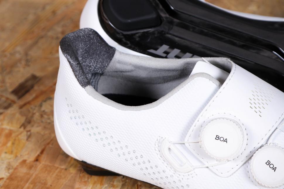 2022 Giant Surge Pro shoes - rear.jpg