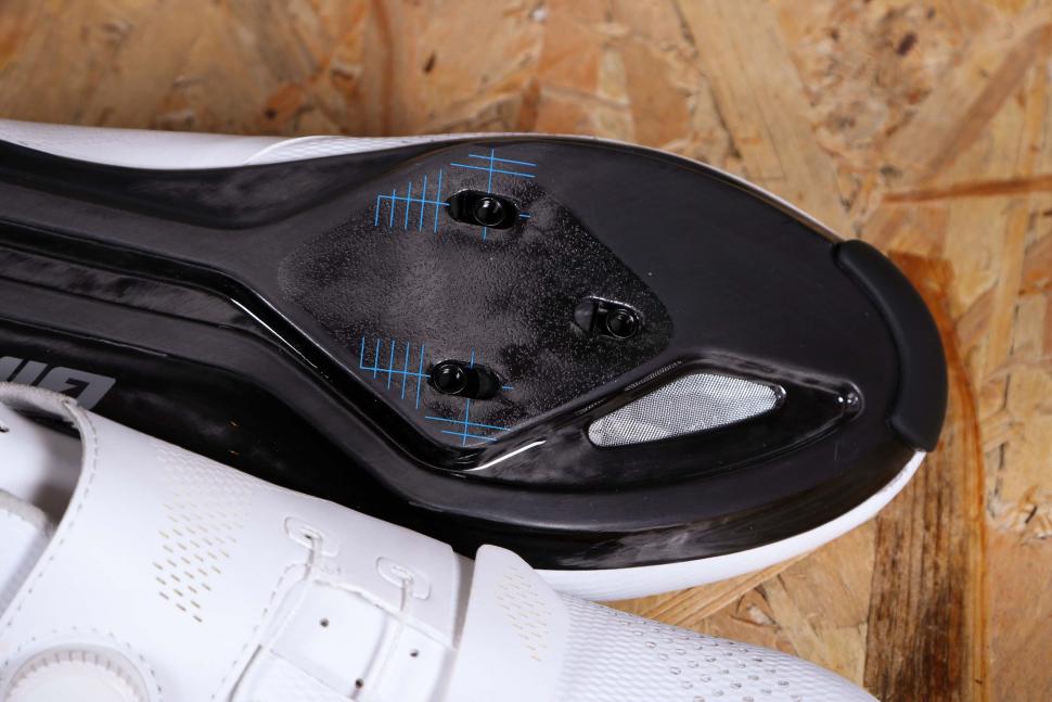 2022 Giant Surge Pro shoes - sole front.jpg
