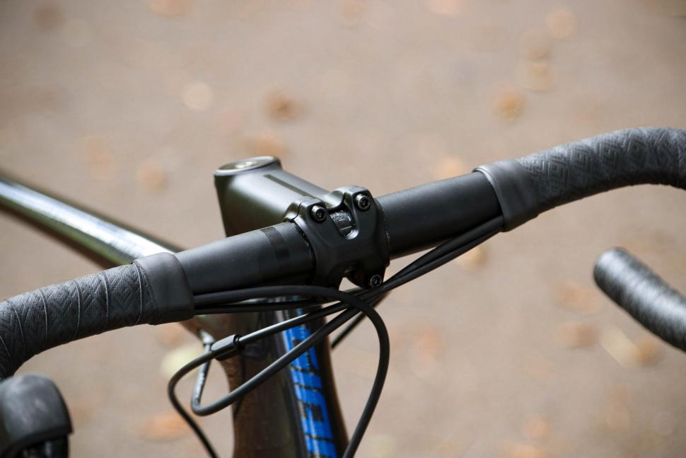 2022 Giant TCR Advanced 2 - bars 2.jpg