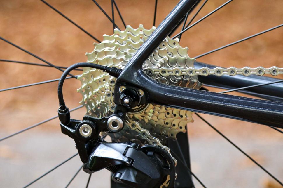 2022 Giant TCR Advanced 2 - cassette.jpg