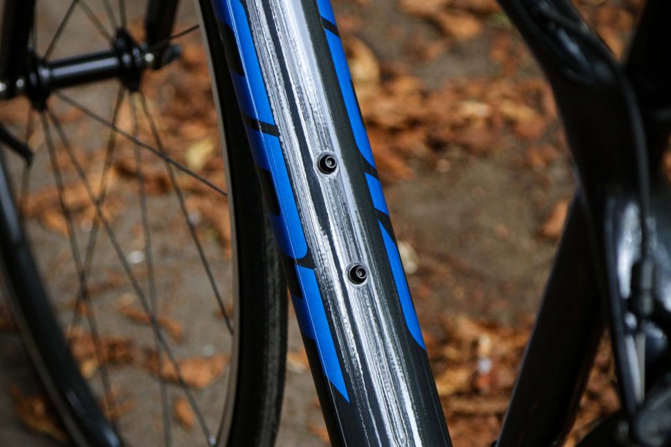 2022 Giant TCR Advanced 2 - downtube bosses.jpg