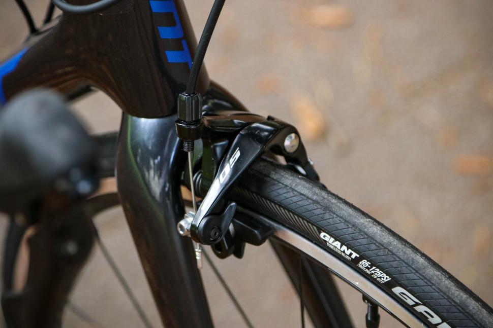 2022 Giant TCR Advanced 2 - front brake.jpg