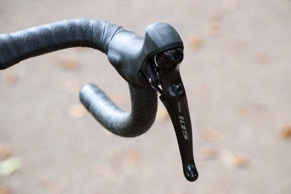 2022 Giant TCR Advanced 2 - lever.jpg