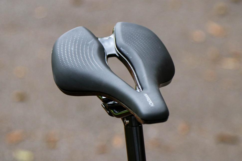 2022 Giant TCR Advanced 2 - saddle 2.jpg