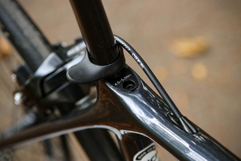 2022 Giant TCR Advanced 2 - seat post bolt.jpg