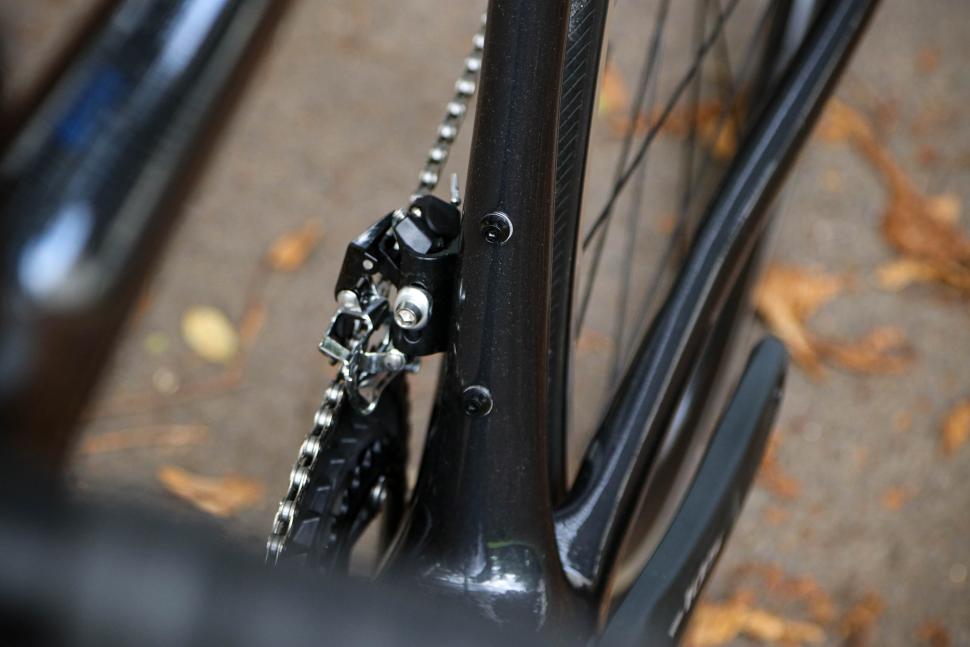 2022 Giant TCR Advanced 2 - seat tube bosses.jpg