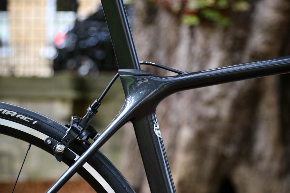 2022 Giant TCR Advanced 2 - seat tube junction.jpg