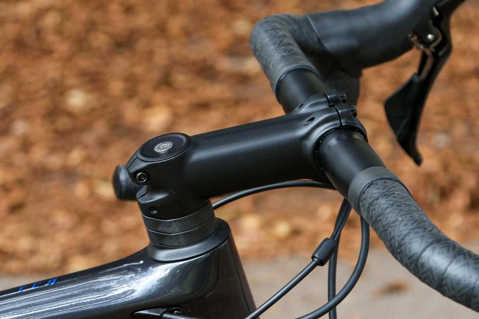 2022 Giant TCR Advanced 2 - stem.jpg