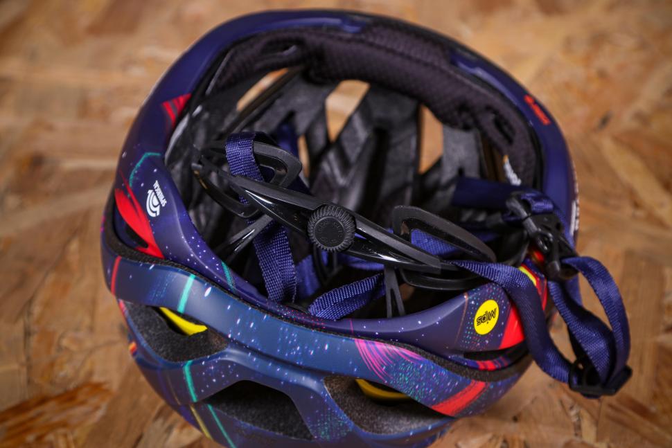 2022 Giro Eclipse Spherical Road Helmet - tension system.jpg