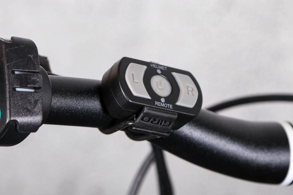 2022 Giro Ethos MIPS Helmet - remote on bars.jpg