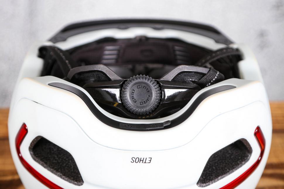 2022 Giro Ethos MIPS Helmet - tension system.jpg