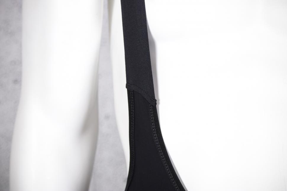 2022 Giro Men's Chrono Elite Bibshorts - strap detail.jpg