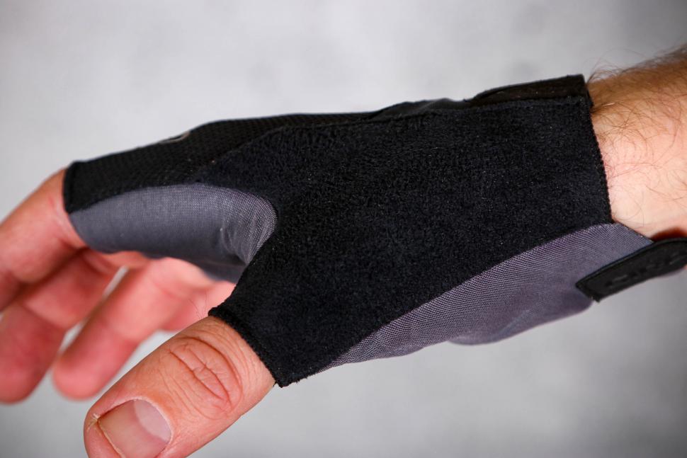 2022 Giro Supernatural Road Cycling Mitt - detail.jpg