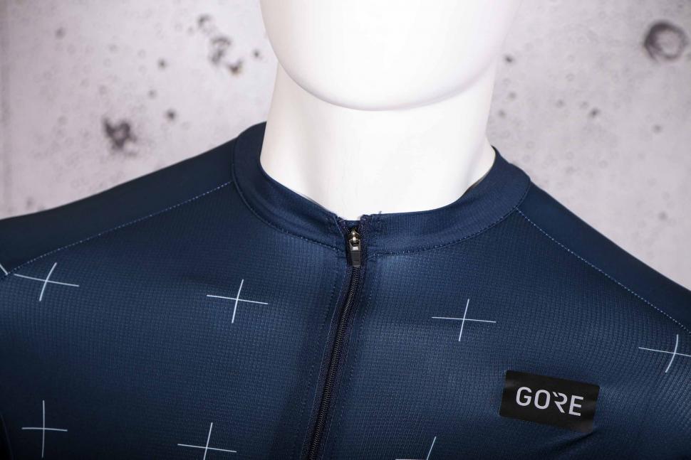 2022 Gore Daily Jersey Mens - collar.jpg