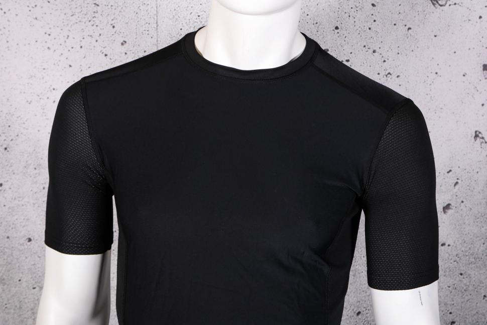 2022 GripGrab WindBreaking Thermal Short Sleeve Base Layer - chest.jpg
