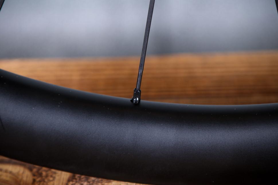 2022 Halo Carbaura RCD 35mm Wheelset - spoke nipple.jpg