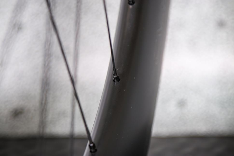 2022 Halo Carbaura RCD 80mm Wheelset - spoke nipple.jpg