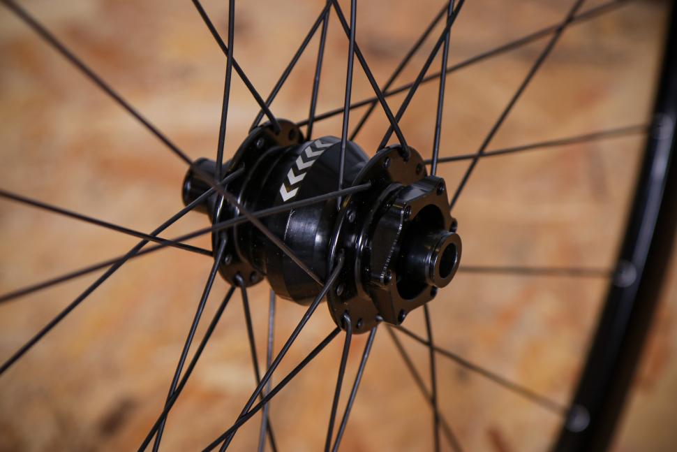 2022 Halo White Line Disc 700c Dyno Wheelset - dyno hub 3.jpg