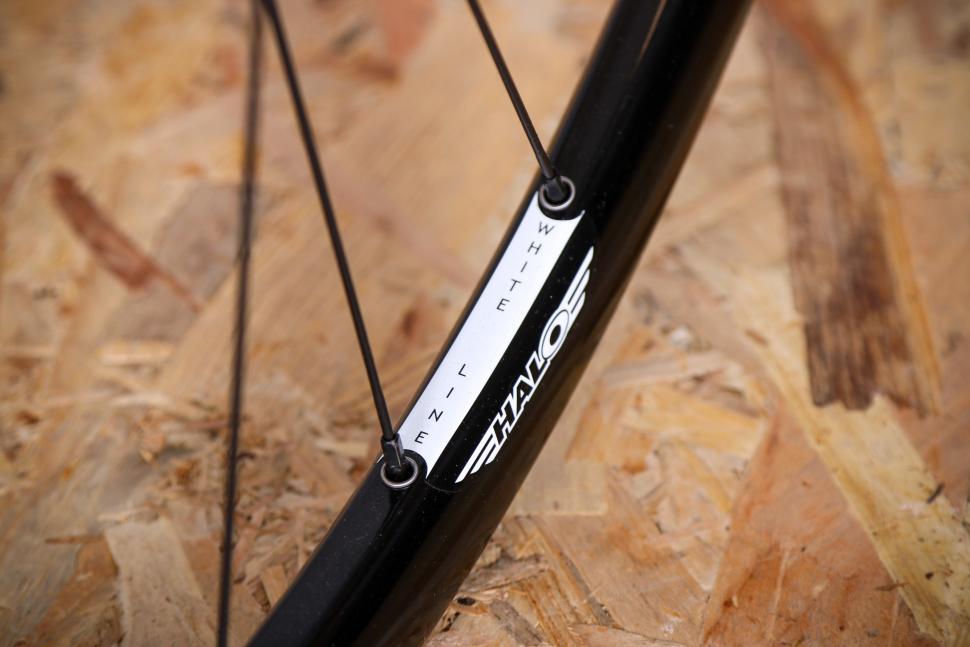 2022 Halo White Line Disc 700c Dyno Wheelset - rim detail.jpg