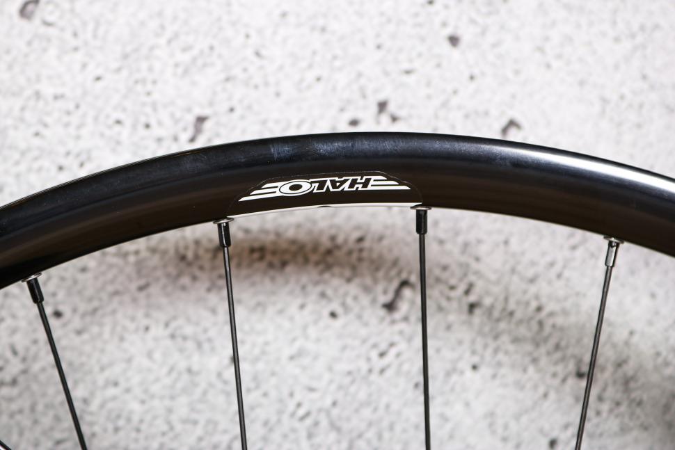 2022 Halo White Line Disc 700c Dyno Wheelset - rim logo.jpg