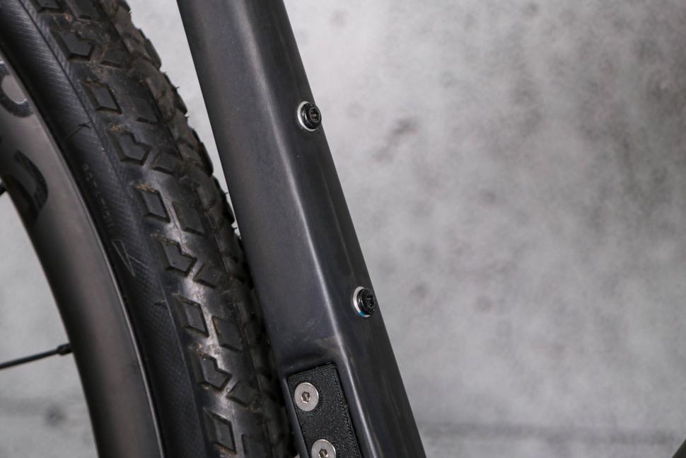 2022 Handsling CEXevo SRAM Force AXS - bottle bosses.jpg