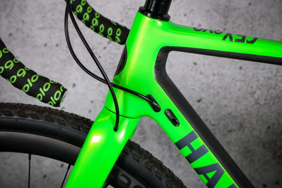 2022 Handsling CEXevo SRAM Force AXS - cable routing.jpg