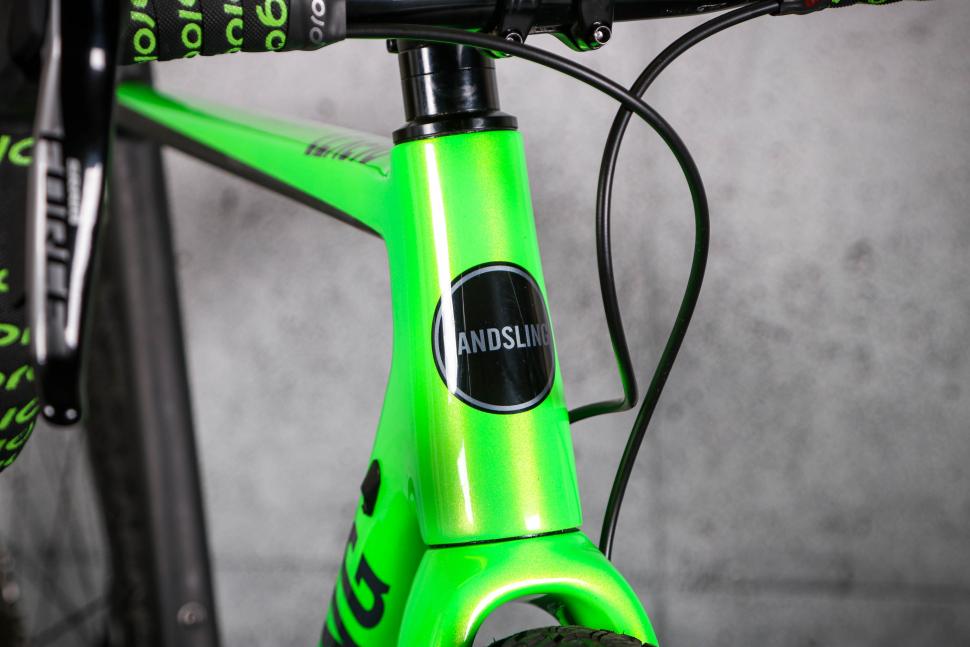 2022 Handsling CEXevo SRAM Force AXS - head tube badge.jpg