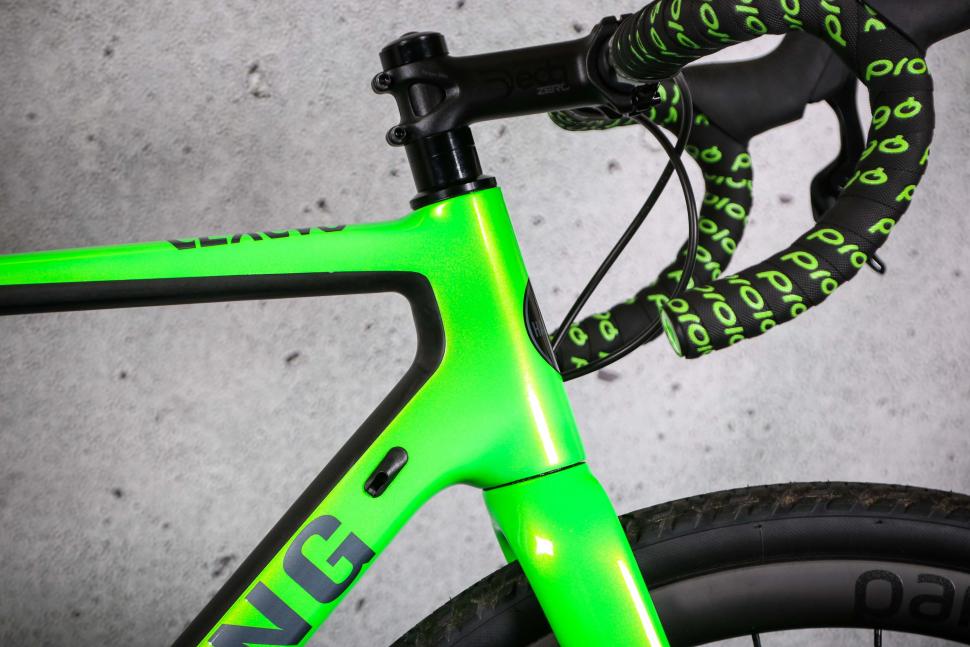 2022 Handsling CEXevo SRAM Force AXS - head tube.jpg