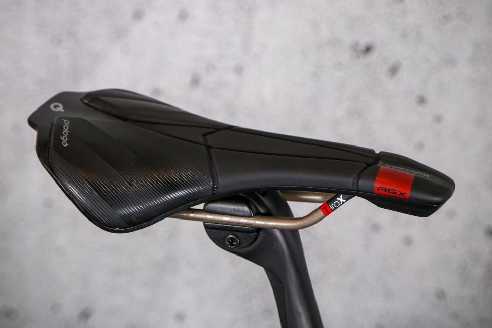 2022 Handsling CEXevo SRAM Force AXS - saddle.jpg
