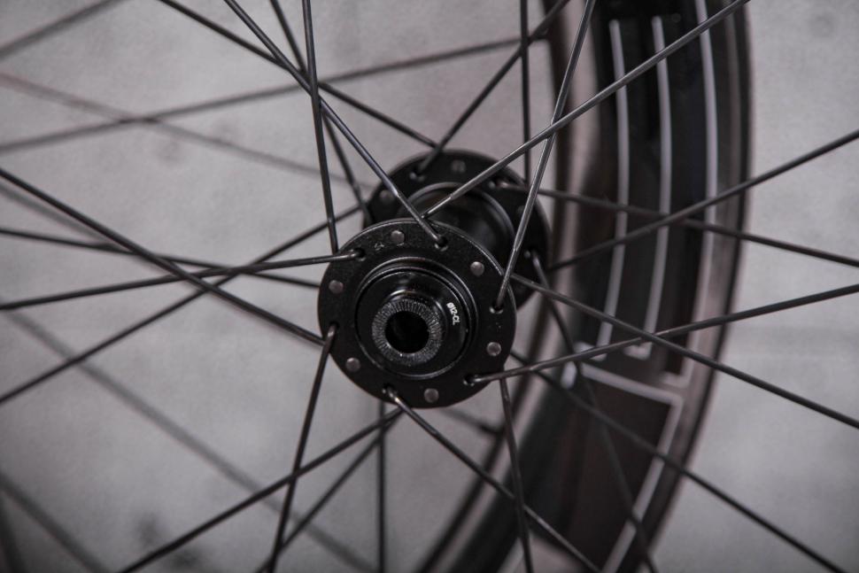 2022 HED Vanquish RC6 Performance wheel set - front hub 1.jpg
