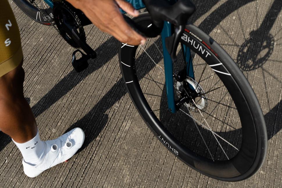 2022 Hunt 60 Limitless Carbon Spoke Disc