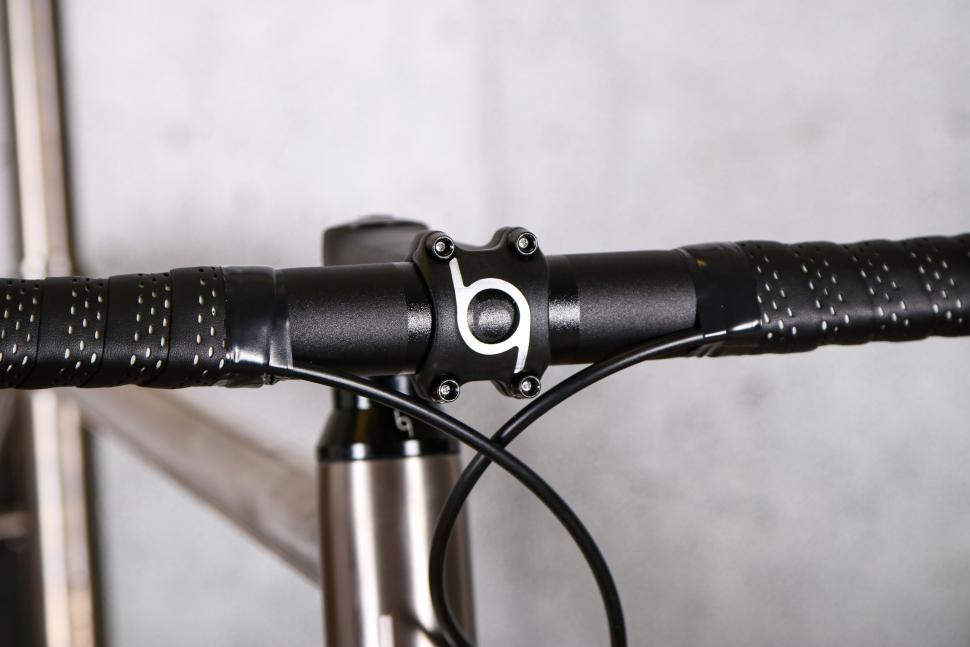 2022 J Guillem Major Shimano 105 Di2 - bars 2.jpg