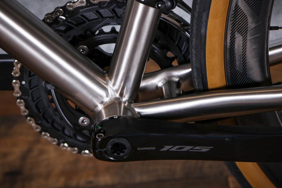 2022 J Guillem Major Shimano 105 Di2 - bottom bracket.jpg