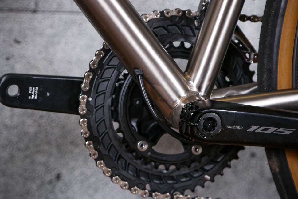 2022 J Guillem Major Shimano 105 Di2 - cable routing detail 2.jpg