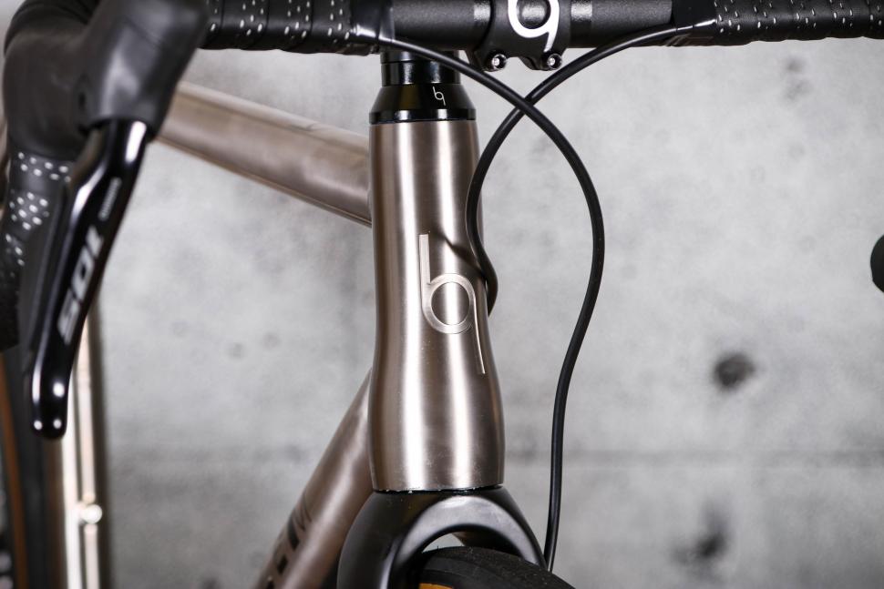 2022 J Guillem Major Shimano 105 Di2 - head tube badge.jpg
